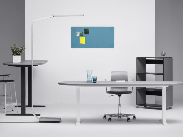Height adjustable linoleum table