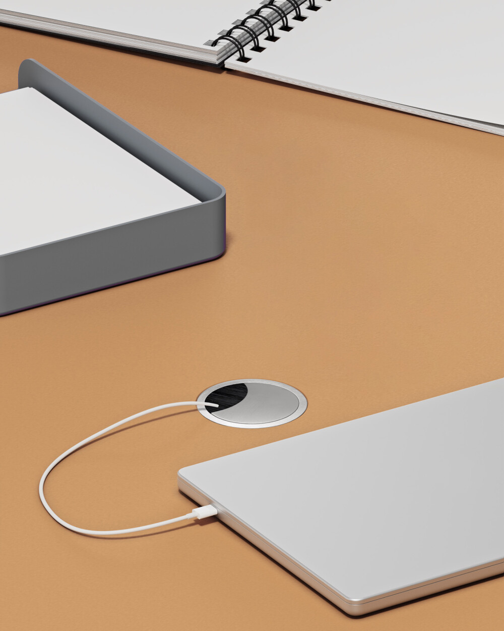 Runder Kabeldurchlass von Faust mit herausnehmbarem Aluminiumdeckel und Bürsteneinsatz, flächenbündig in Linoleumplatte eingelassen.