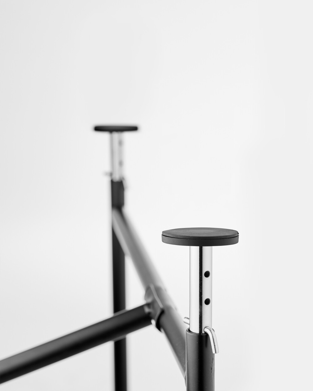 Two short height adjusters for the E2 table frame with 4-hole perforation, and head plate for tabletop support or screw connection.