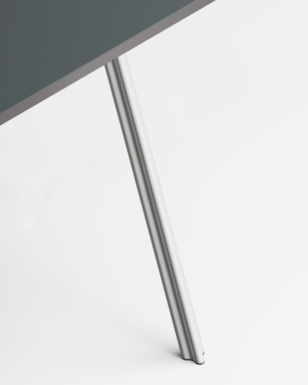 Drei Beam Tischbeine in Aluminium in Standardlänge mit runden Plattentraegern.