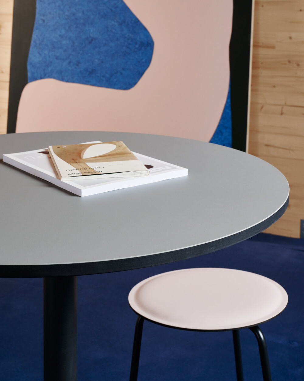 RAVIOLI stool with pink linoleum seat at round high table with grey linoleum top.